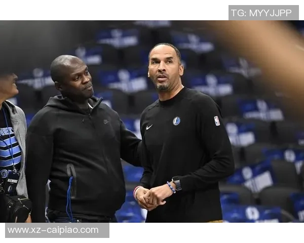 小尼克史密斯回顾湖人媒体日盛况与黄蜂时的鲜明对比